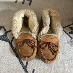 UGGS Moccasin Slippers | Women’s Size 9